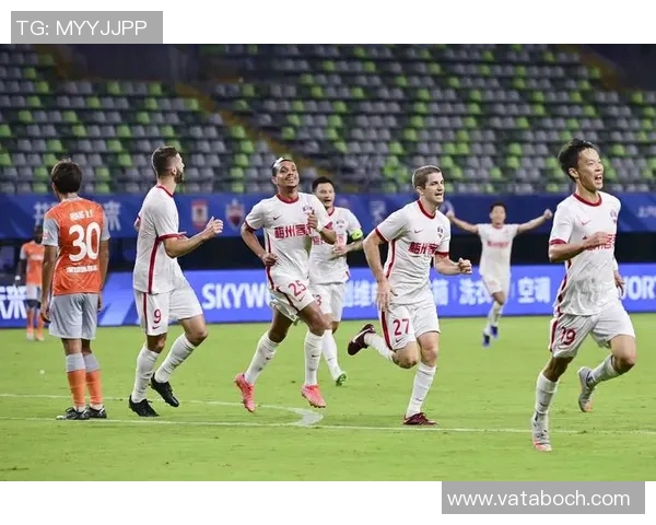 深圳足球队在足球团队协作排行榜中荣获第四名展现出色团队精神与默契配合