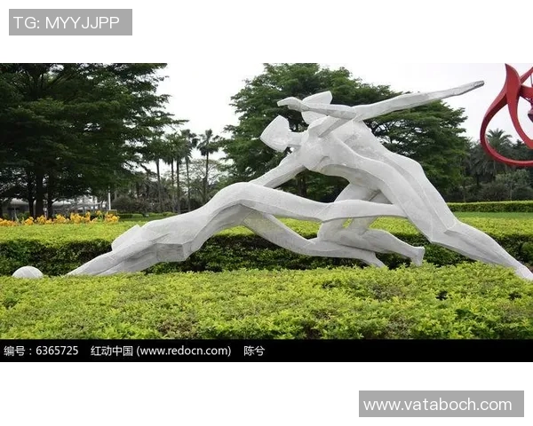 中国足球明星雕塑艺术展览揭幕展现足球精神与文化传承之美
